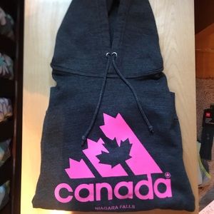 Niagara Falls (Canada)/Adidas sweatshirt